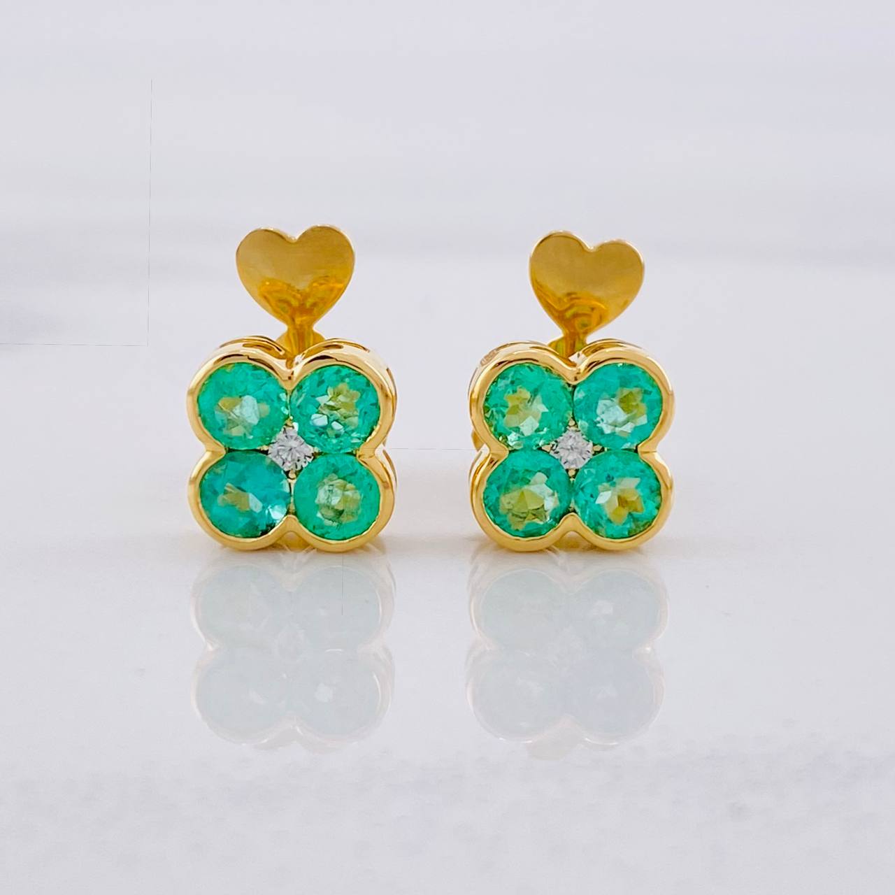 Stud Earrings Flower Emeralds 1.12pts Diamonds 6pts 3.4g / in / 8mm Yellow Gold 18K