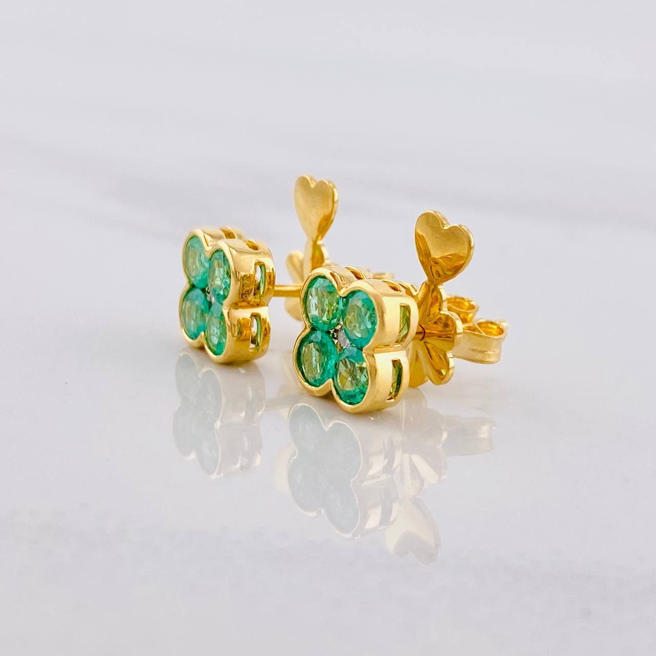 Stud Earrings Flower Emeralds 1.12pts Diamonds 6pts 3.4g / in / 8mm Yellow Gold 18K