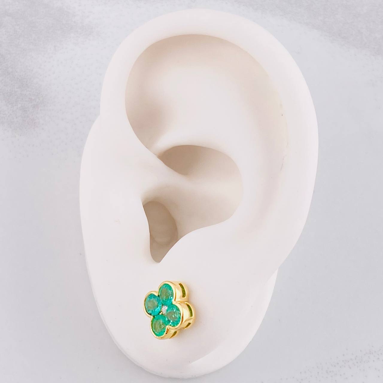 Stud Earrings Flower Emeralds 1.12pts Diamonds 6pts 3.4g / in / 8mm Yellow Gold 18K