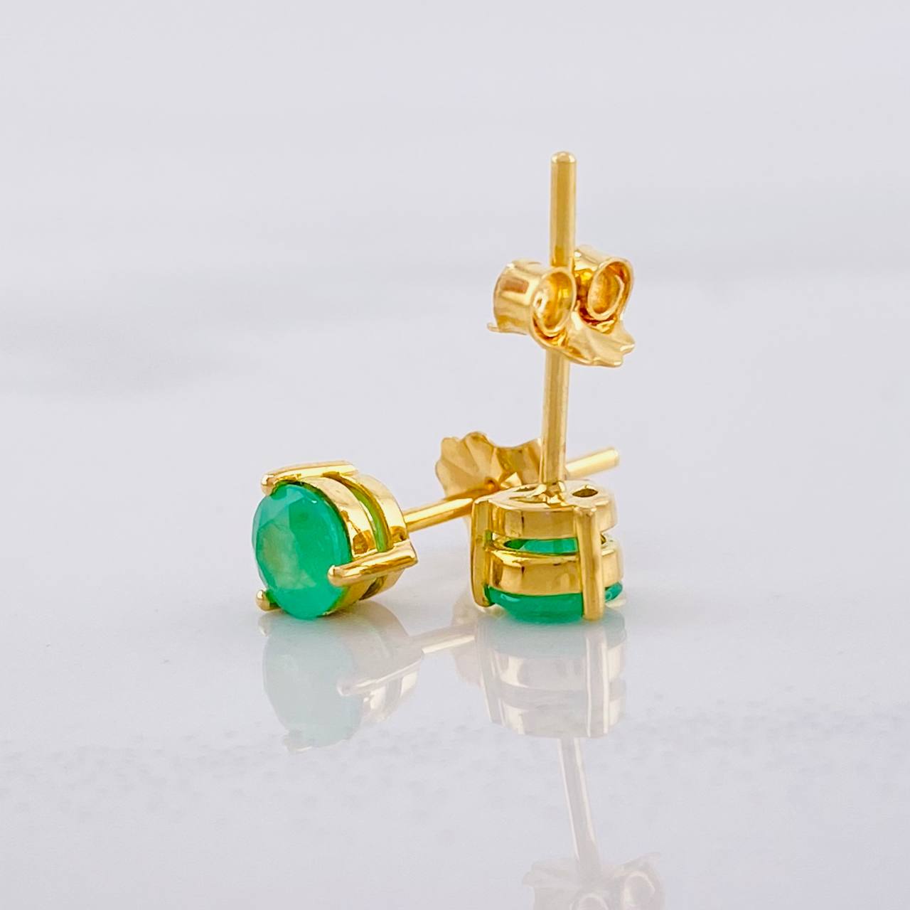 Topos Circulo Esmeralda 80pts 1.45g / in / 5.3mm Oro Amarillo 18K