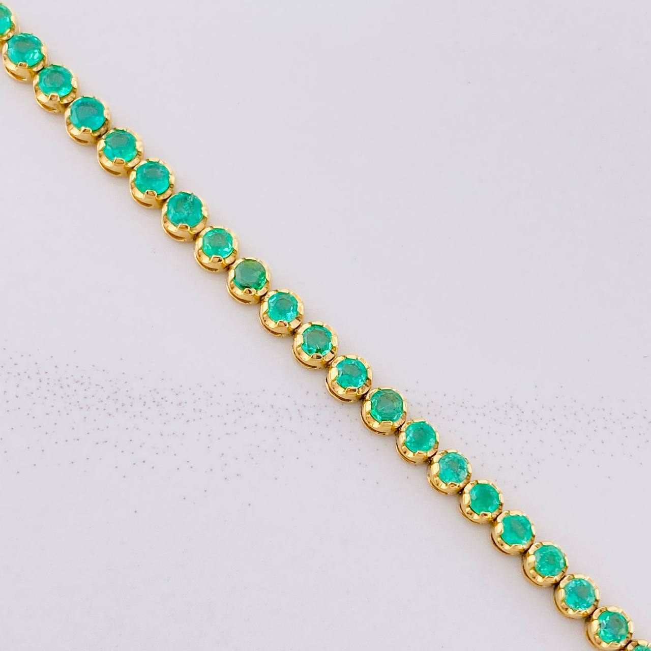 Pulso Tenis Esmeraldas 3.16qts 8.35g / 7 1/4 in / 3.8mm Oro Amarillo 18K