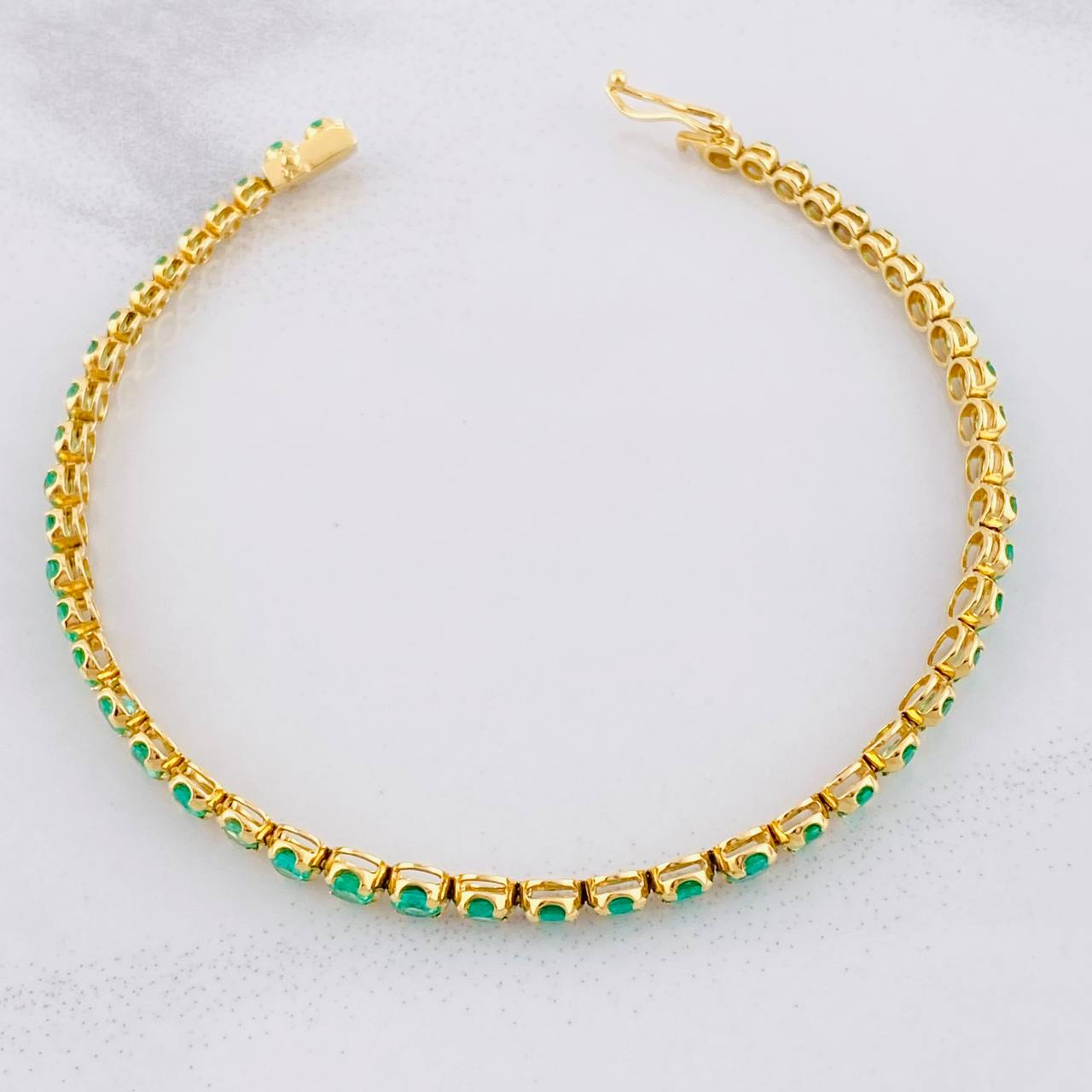 Pulso Tenis Esmeraldas 3.16qts 8.35g / 7 1/4 in / 3.8mm Oro Amarillo 18K