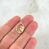 Dije Virgen Maria Circulo Floreado 1.1gr / 2.4cm / Circones Blancos Oro Amarillo 18K ©