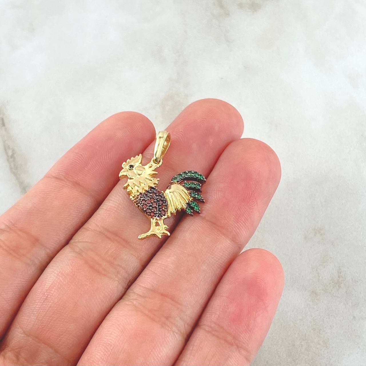 Pendant Rooster 2.25gr / 2.5cm / Orange and Green Zircons 18K Yellow Gold ©
