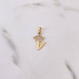 Dije Letra V Corona 0.95gr / 2.3cm / Circones Blancos Oro Amarillo 18K $