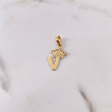 Dije Letra V Corona 0.95gr / 2.3cm / Circones Blancos Oro Amarillo 18K $