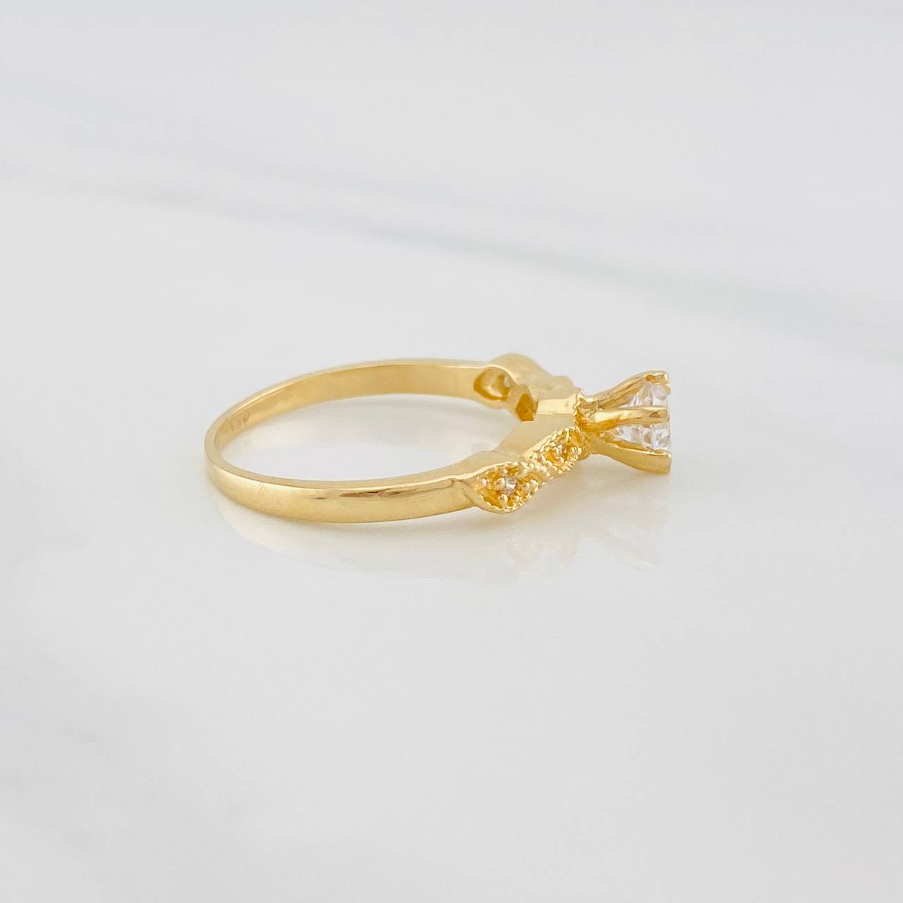Anillo Solitario Hojas 2.75g / T6 Oro Amarillo 18K