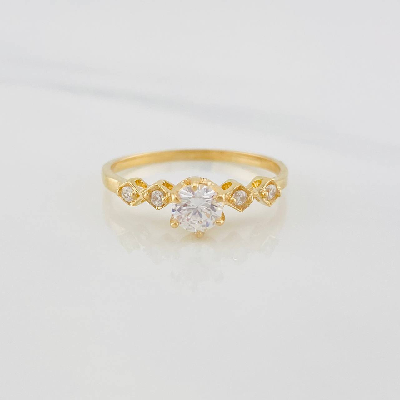 Anillo Solitario Rombos 1.65g / T7 Oro Amarillo 18K