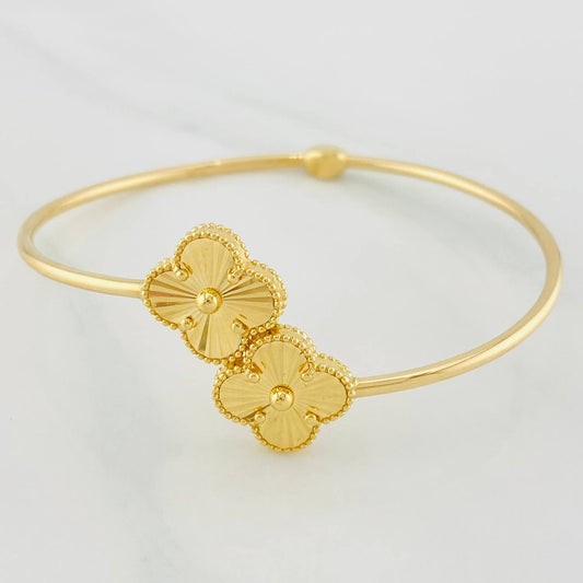 Clover Hoop Bracelet 7.4g / 7 in / 2mm 18K Yellow Gold
