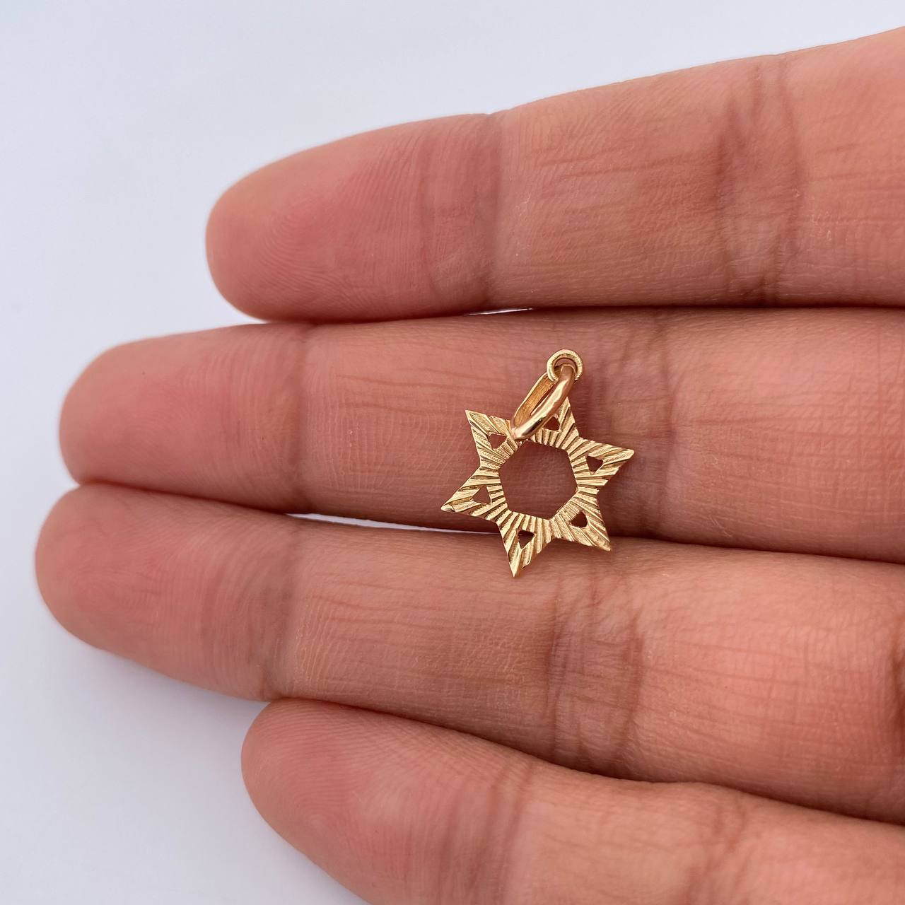 Pendant Star of David 0.8gr / 2.3cm / Diamond Cut 18K Yellow Gold &