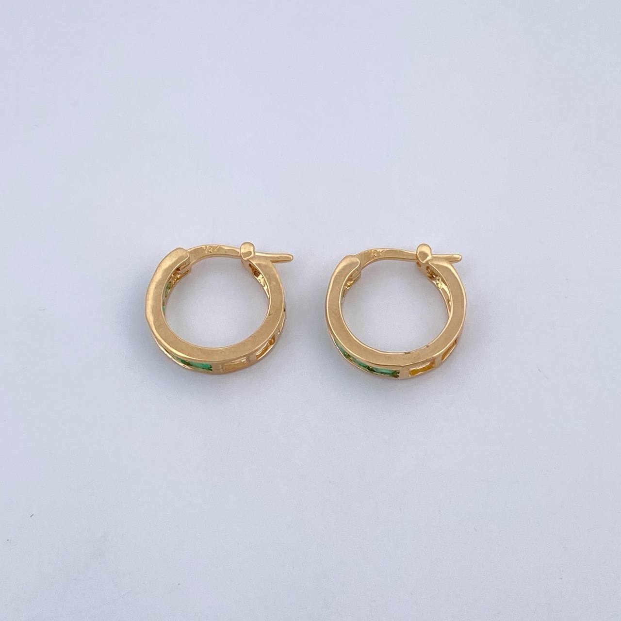 Candongas Carril Cuadrado 3.3gr / 1.5cm / Esmeraldas 62 Pts Oro Amarillo 18K (Joya) &