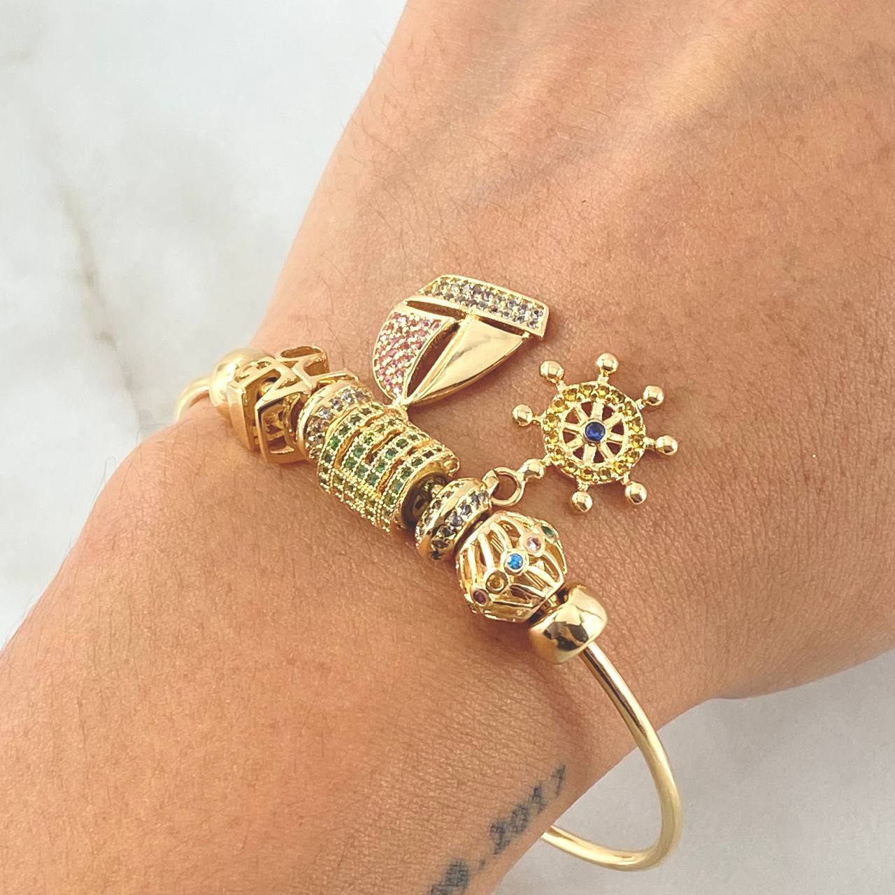 Bracelet Hoop Pendants 17.35gr / 7.5in / 18K Gold *