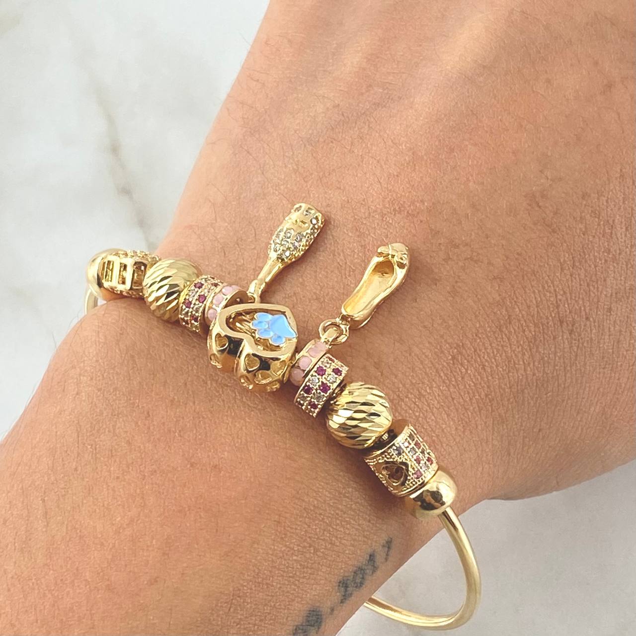 Bracelet Hoop Pendants 15.25gr / 7.5in / 18K Gold ©