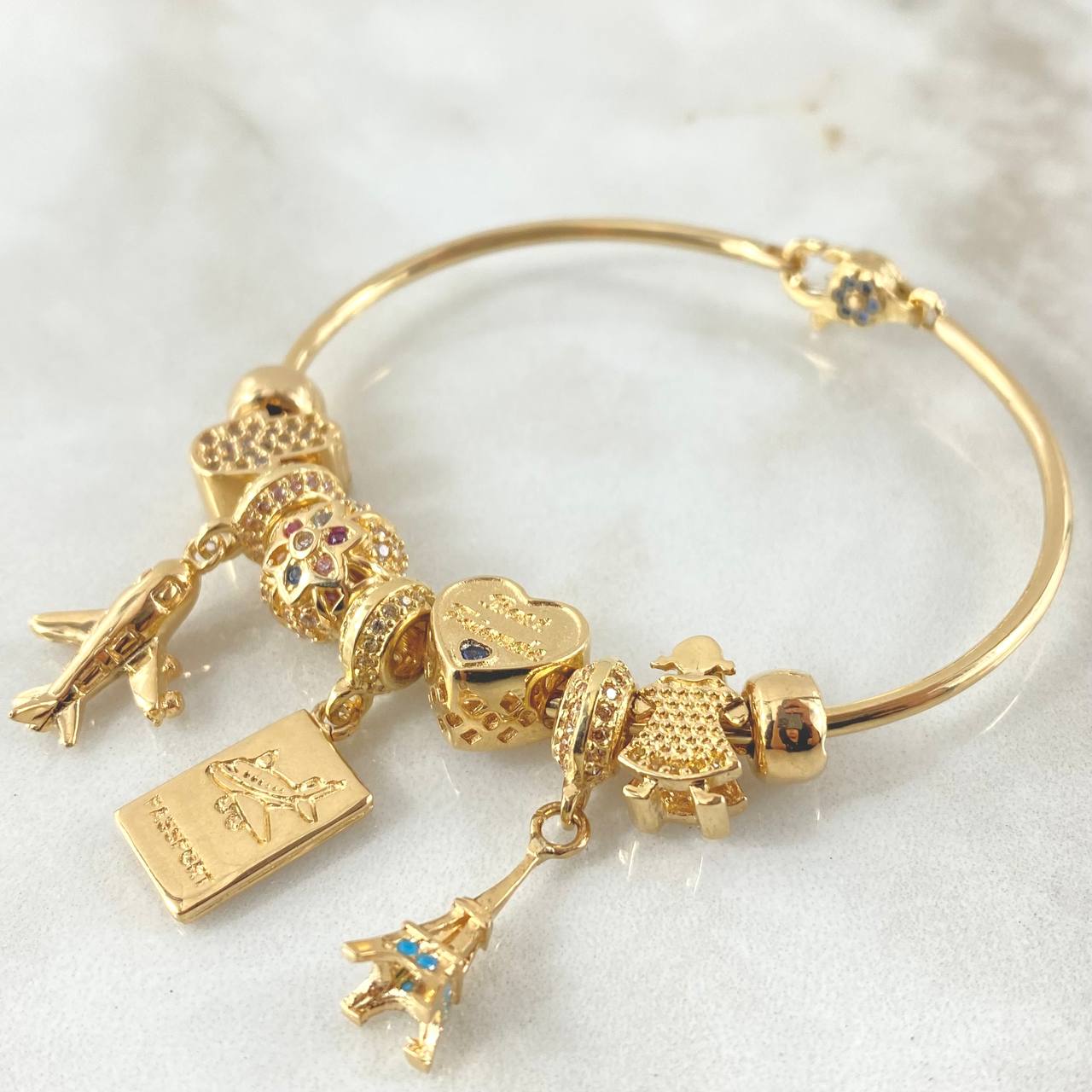 Bracelet Hoop Pendants 22.75gr / 7.5in / 18K Gold ©