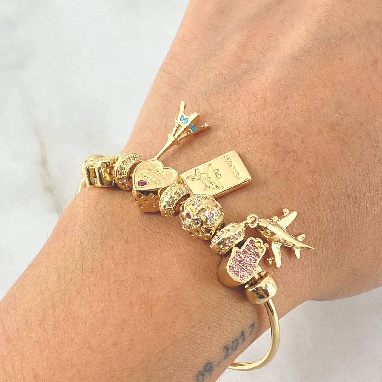 Bracelet Hoop Pendants 22.75gr / 7.5in / 18K Gold ©