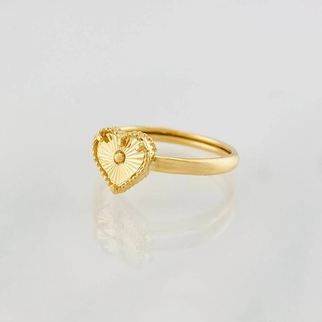 Anillo Corazón Diamantado 1g / T71/4 Oro Amarillo 18K