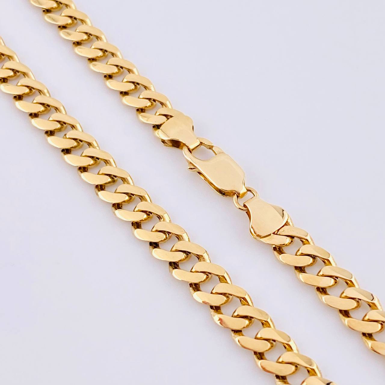 Cadena Cubana 19.65 g / 23 in / 5.9 mm Oro Amarillo 18K