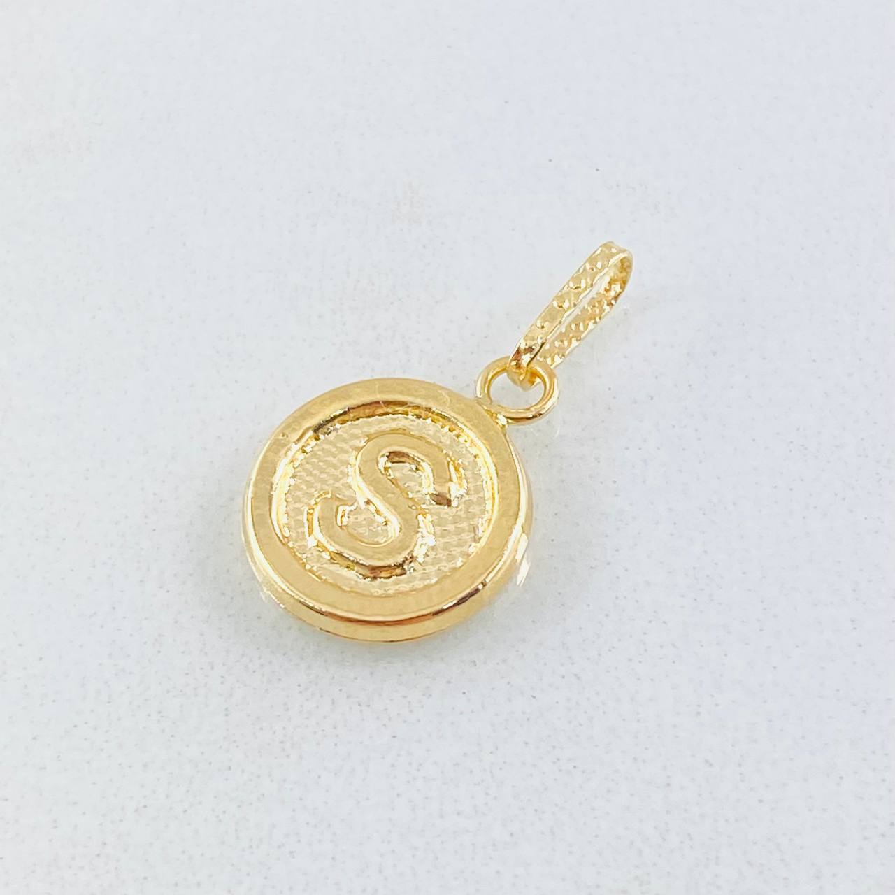 Dije Letra S 0.6gr / 3/4 in / Oro Amarillo 18K
