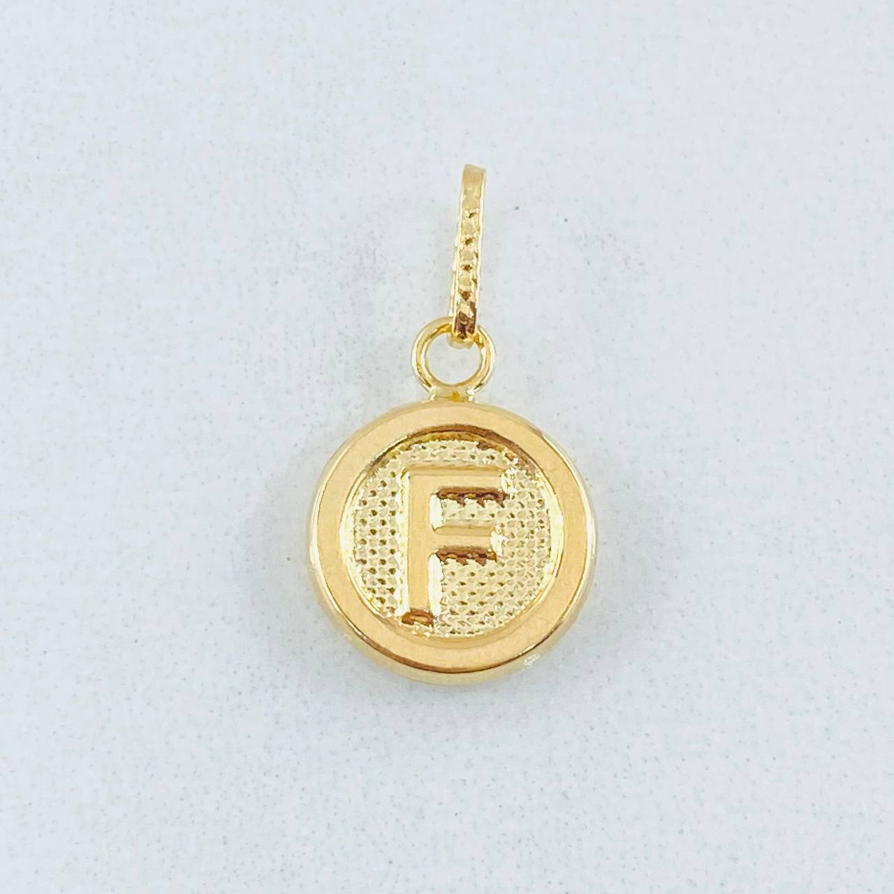 Dije Letra F 0.6gr / 3/4 in / Oro Amarillo 18K *