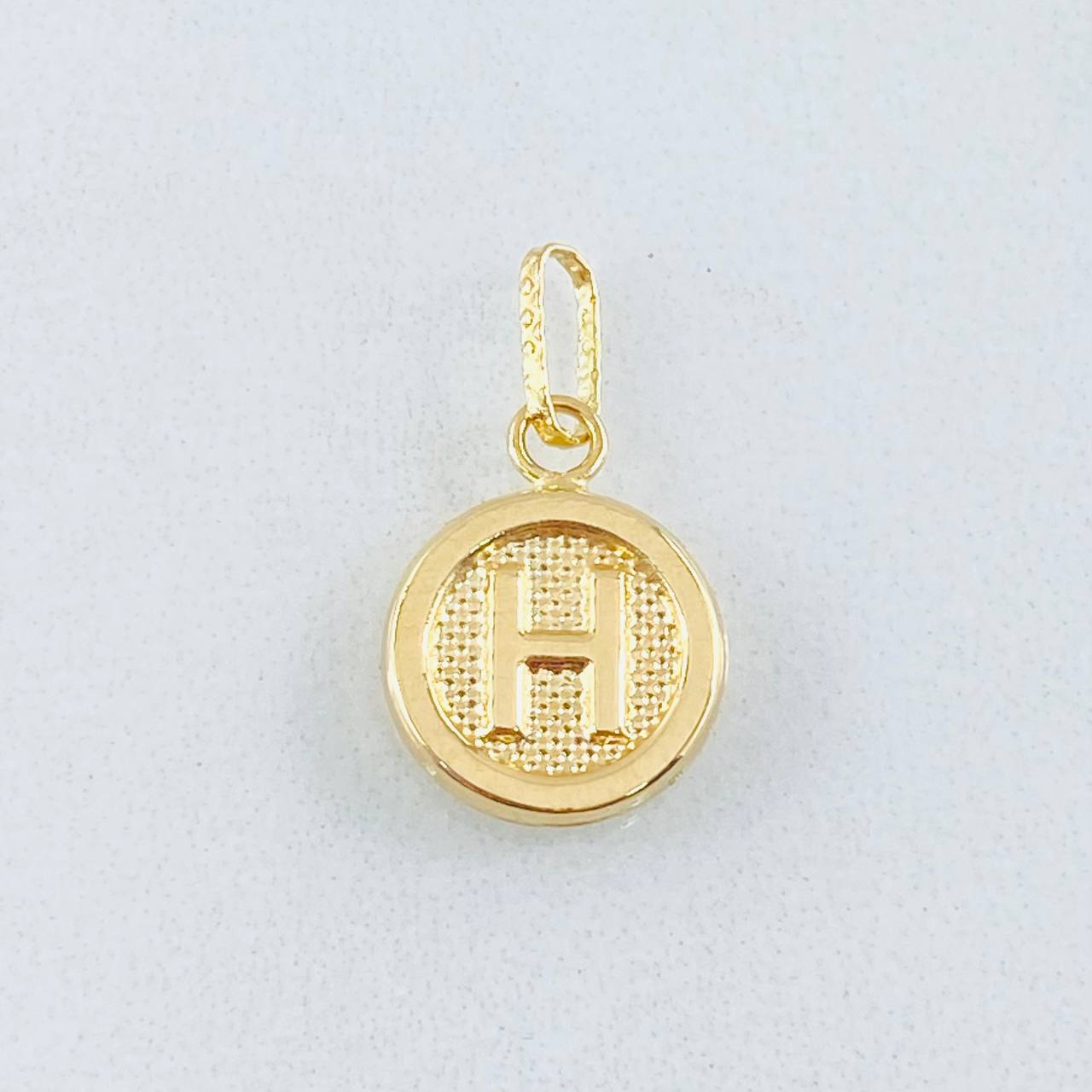 Dije Letra H 0.55gr / 3/4 in / Oro Amarillo 18K *