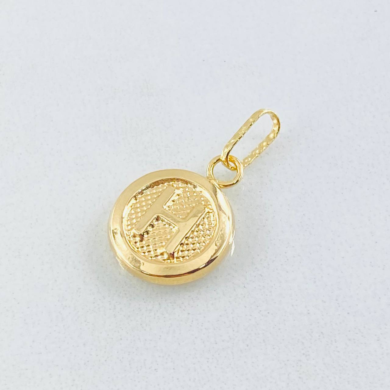 Dije Letra H 0.55gr / 3/4 in / Oro Amarillo 18K *