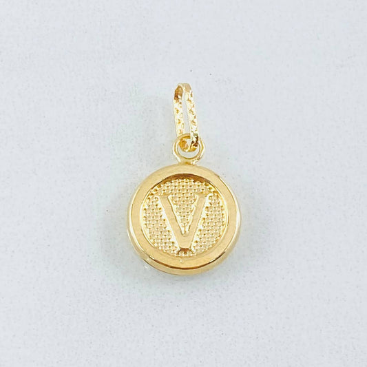 Dije Letra V 0.6gr / 3/4 in / Oro Amarillo 18K