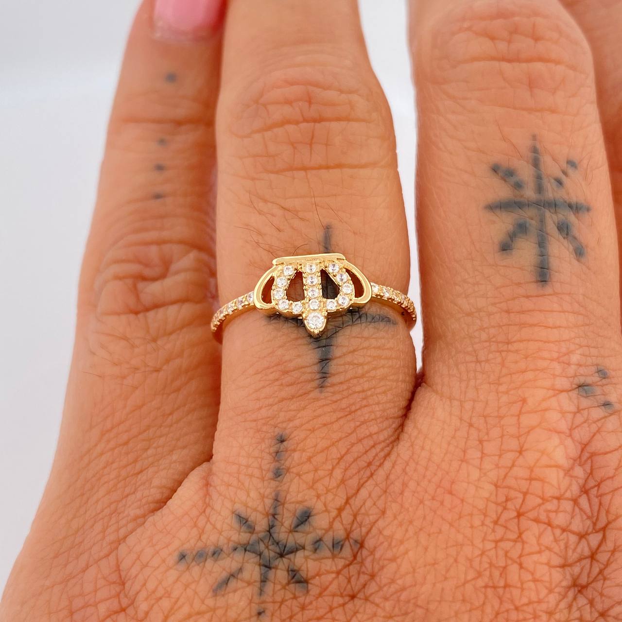 Crown Ring 1.45gr / Size 6 3/4 / 18K Gold