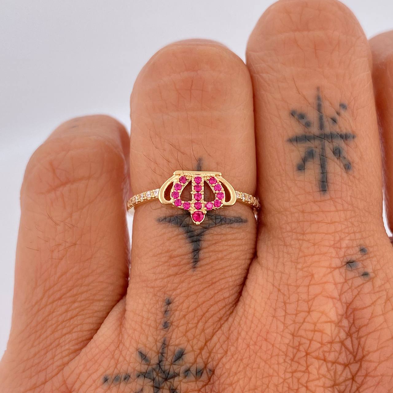 Crown Ring 1.55gr / Size 7 / 18K Yellow Gold &