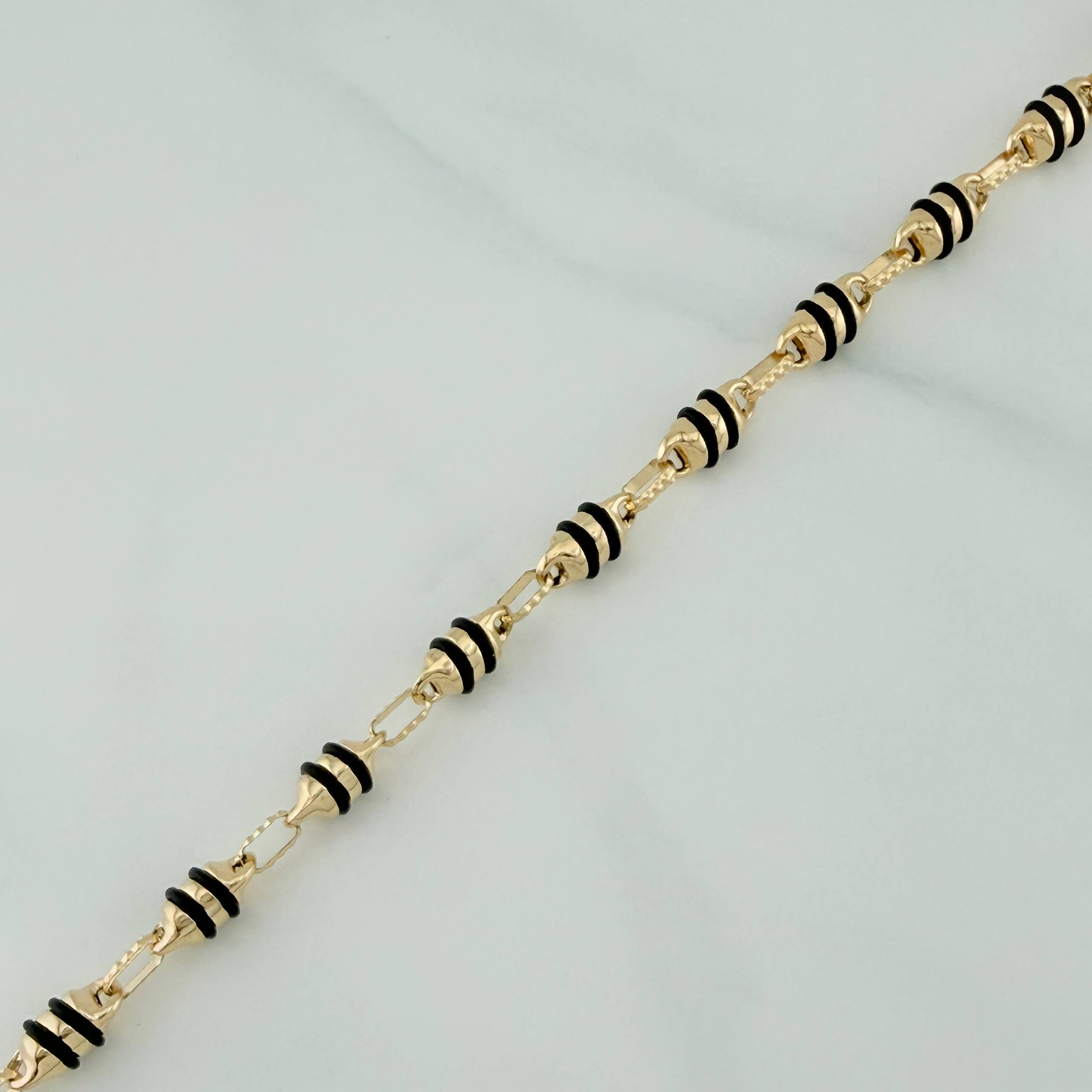 Pulso Rustico Barril 6.2 g / 8 1/4 in / 5 mm Oro Amarillo 18K
