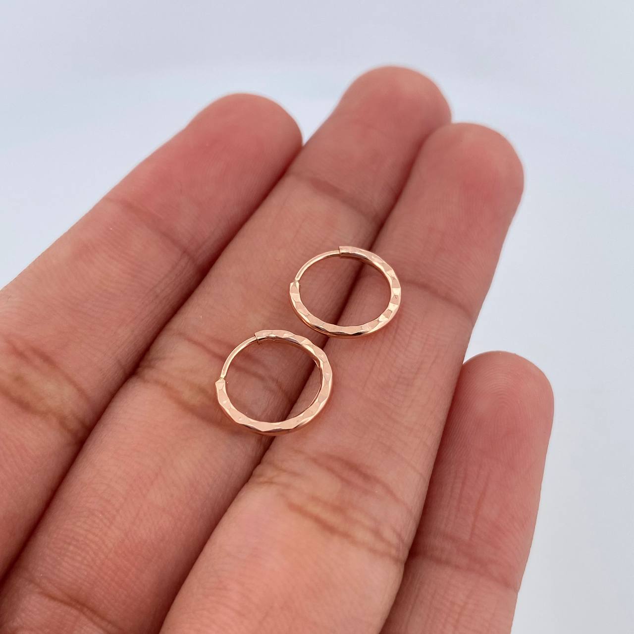 Candongas Aro Rayado 0.45gr / 1cm / Oro 18K $