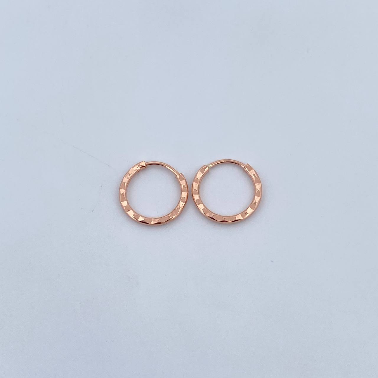 Candongas Aro Rayado 0.45gr / 1cm / Oro 18K $