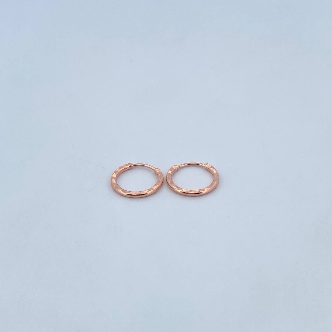 Candongas Aro Rayado 0.45gr / 1cm / Oro 18K $