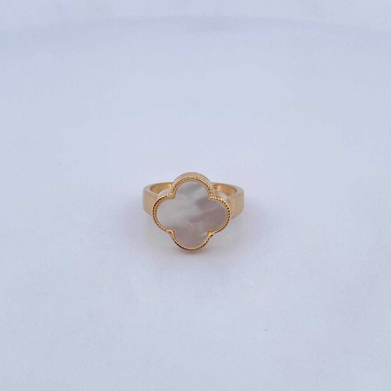 Anillo Trebol 4.3gr / T6 3/4 / Nacar Blanca Oro Amarillo 18K &