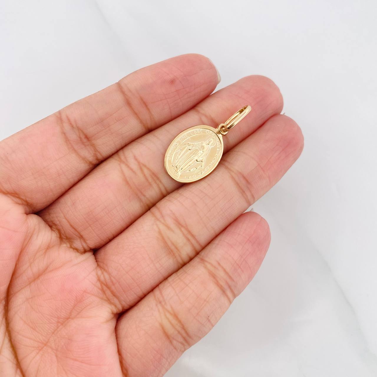 Dije Virgen Milagrosa 2.45g / 1 in Oro Amarillo 18K