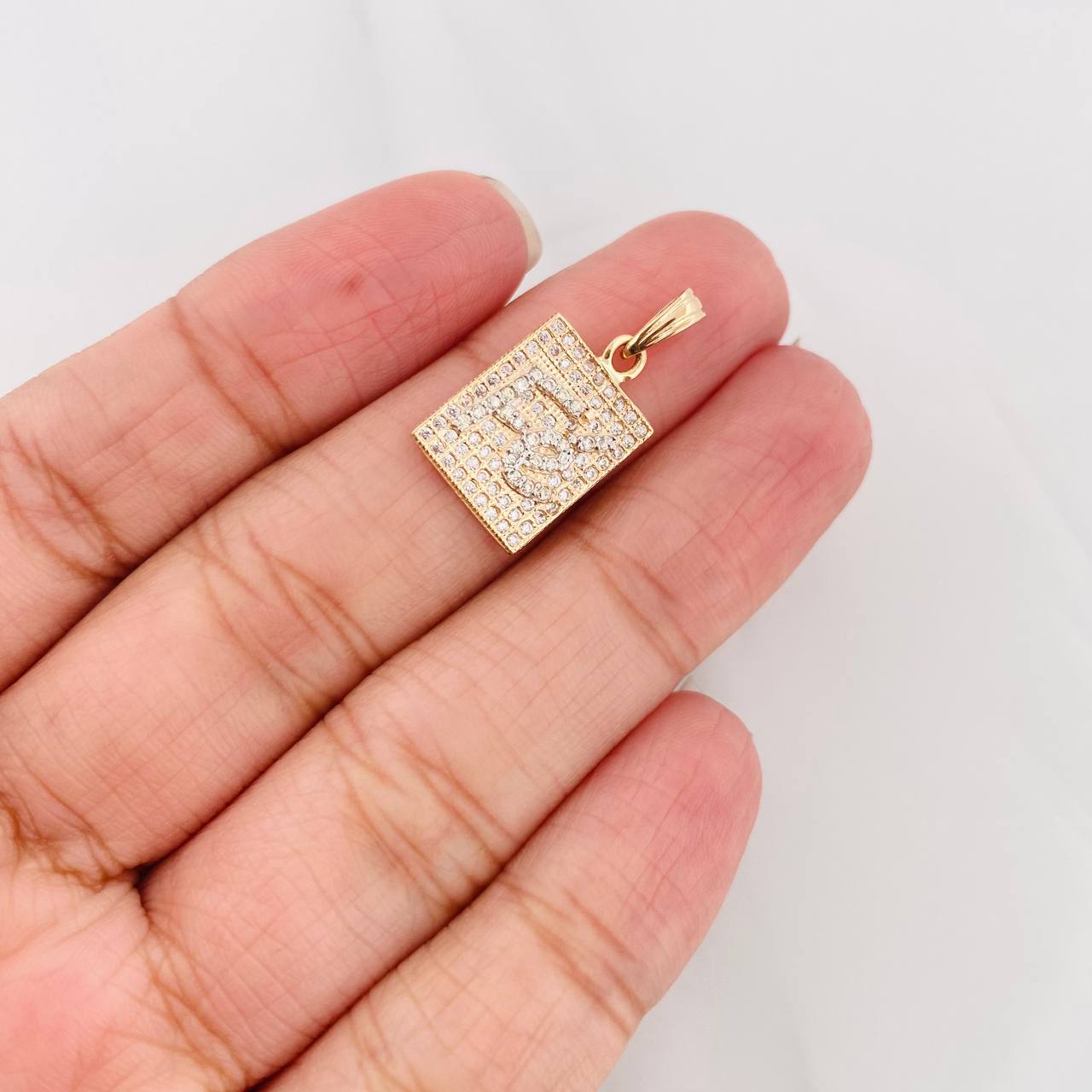Faith Pendant 2.05g / 3/4 in Two-Tone Yellow White Gold 18K