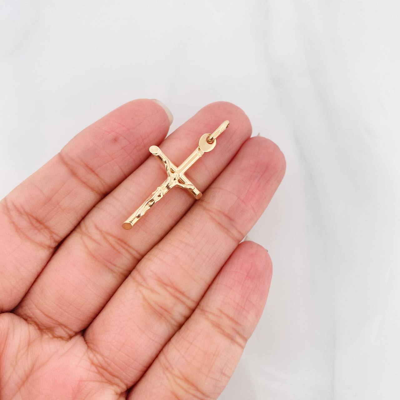 Dije Cruz Cristo 1.65g / 1 1/2 in Oro Amarillo 18K