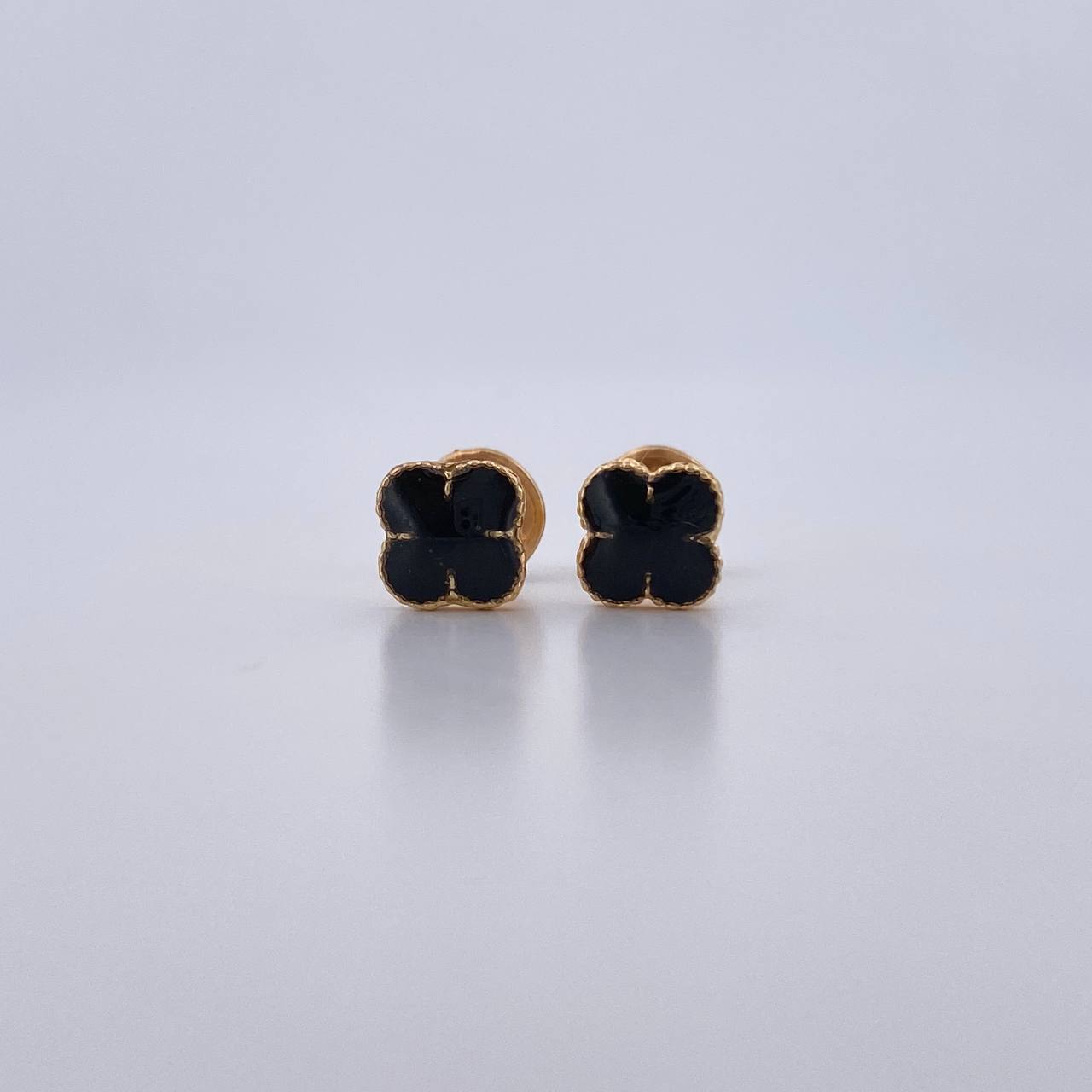 Stud Earrings Clover  0.95gr / 5.5mm Black Resin 18K Yellow Gold &