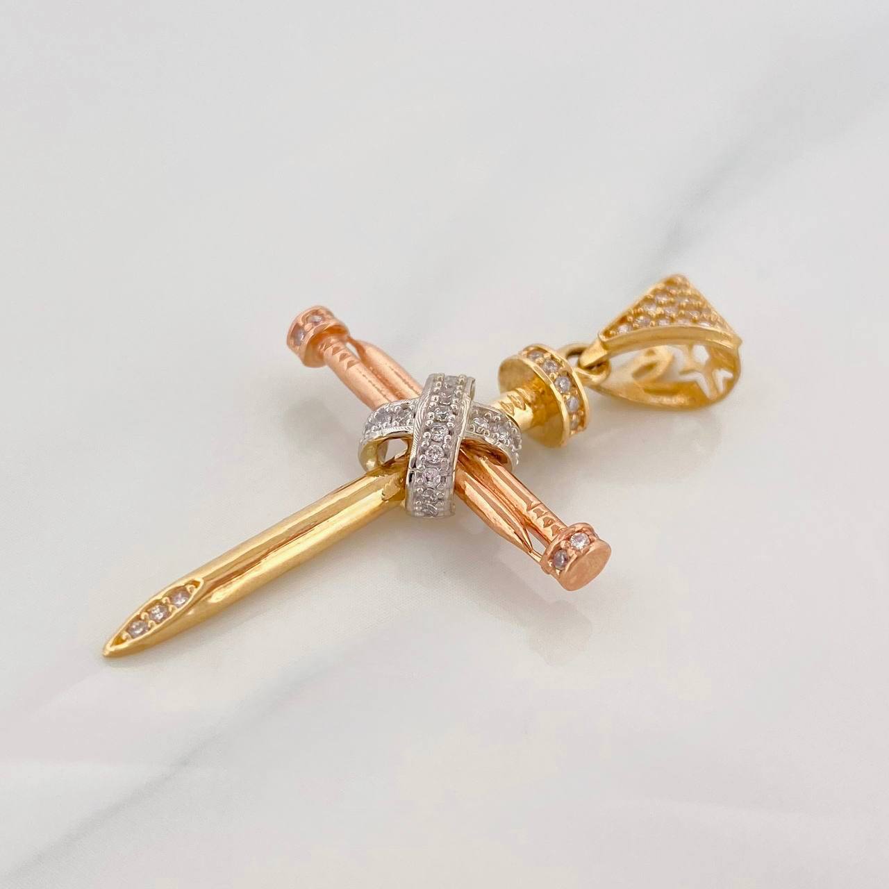 Dije Cruz Clavo 3.55g / 1 1/2 in Tres Oros 18K