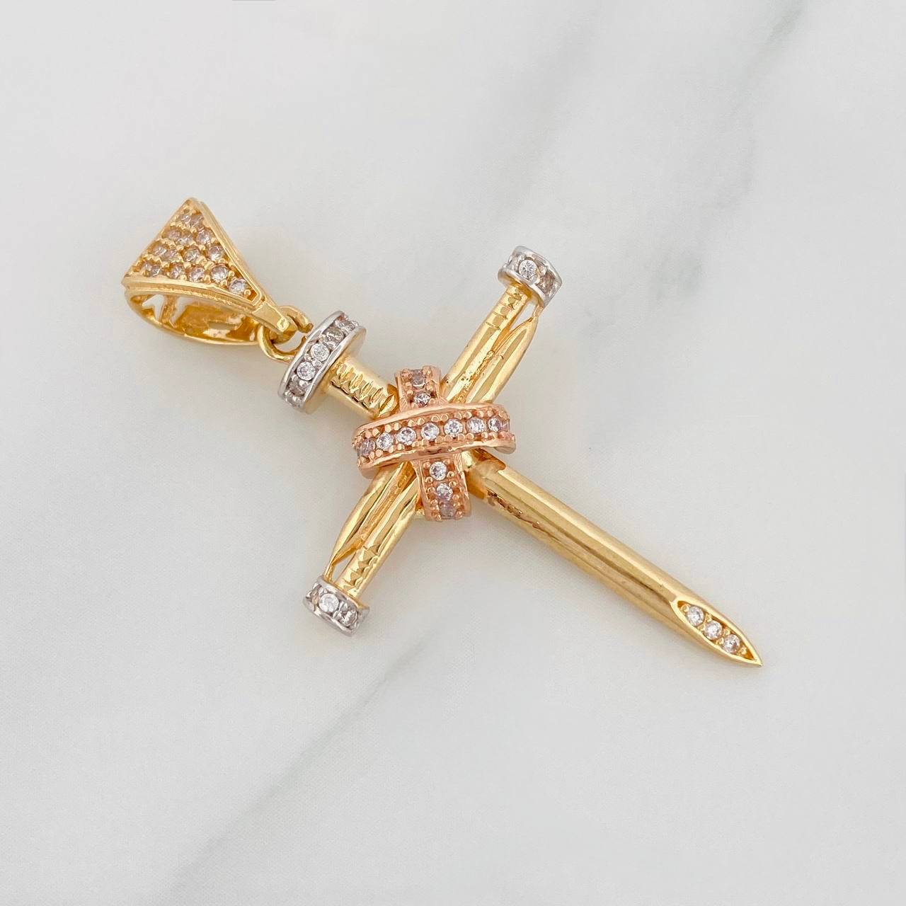 Dije Cruz Clavo 3.5g / 1 1/2 in Tres Oros 18K