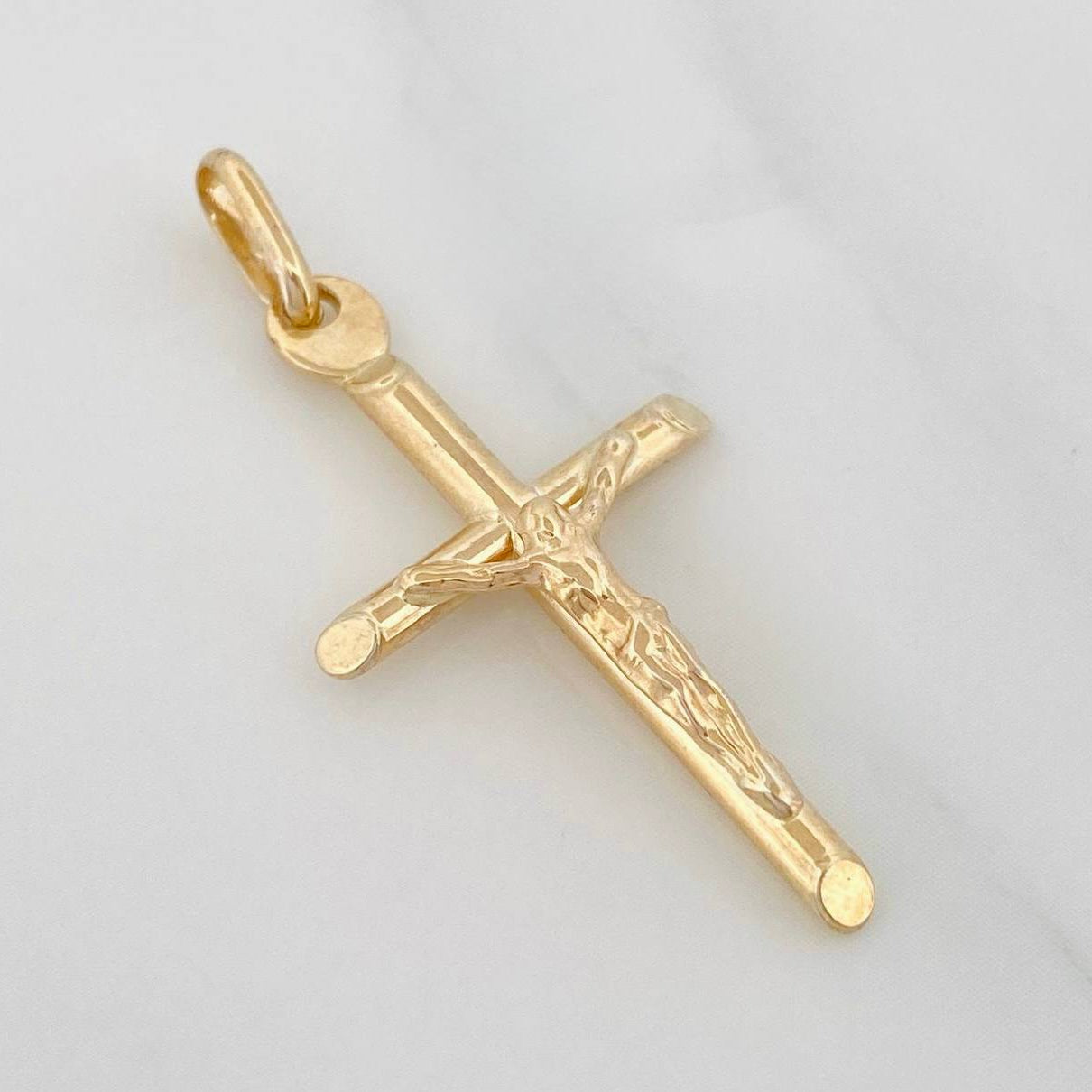 Dije Cruz Cristo 1.65g / 1 1/2 in Oro Amarillo 18K