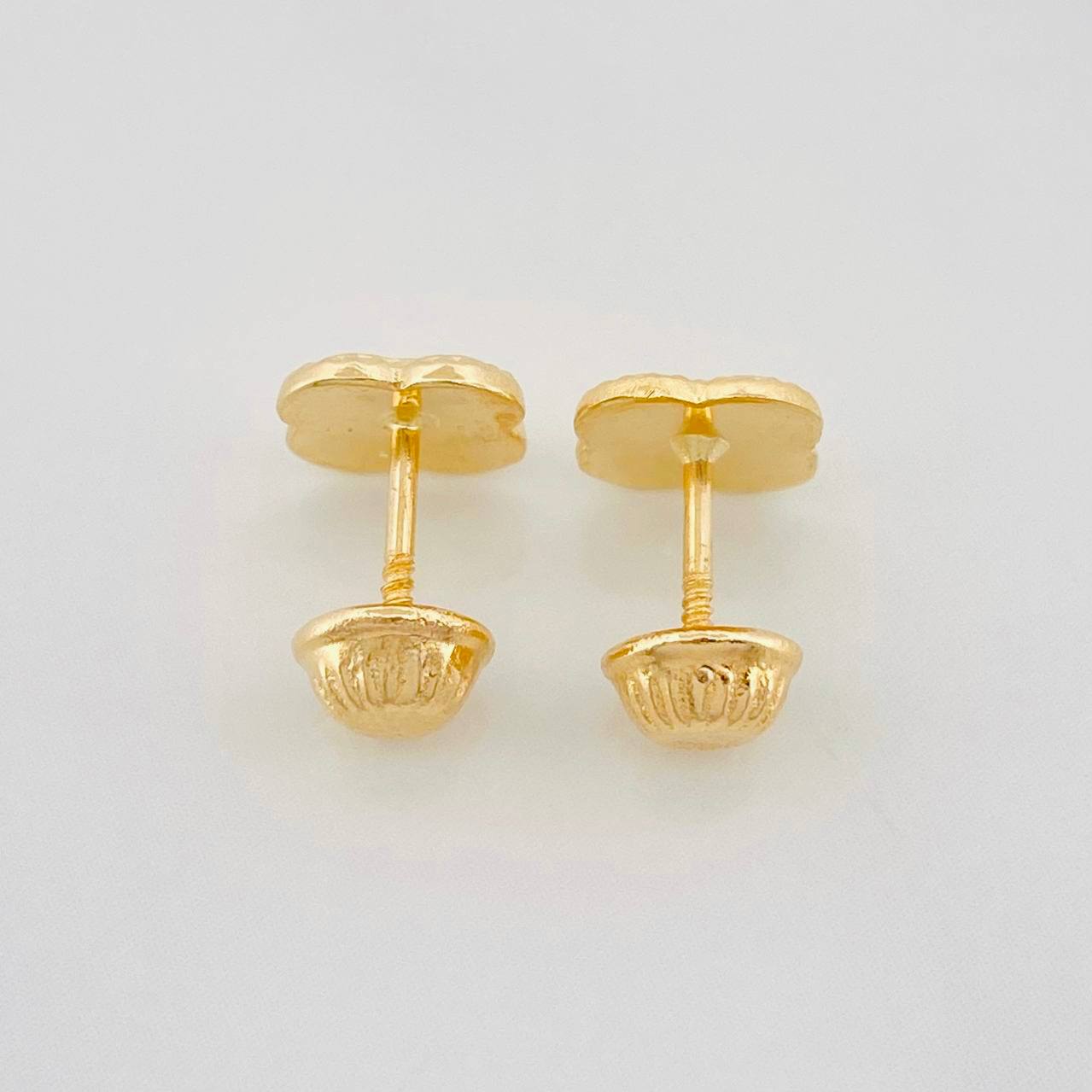 Diamond Cut Clover Stud Earrings 0.75g / in / 7mm Yellow Gold 18K