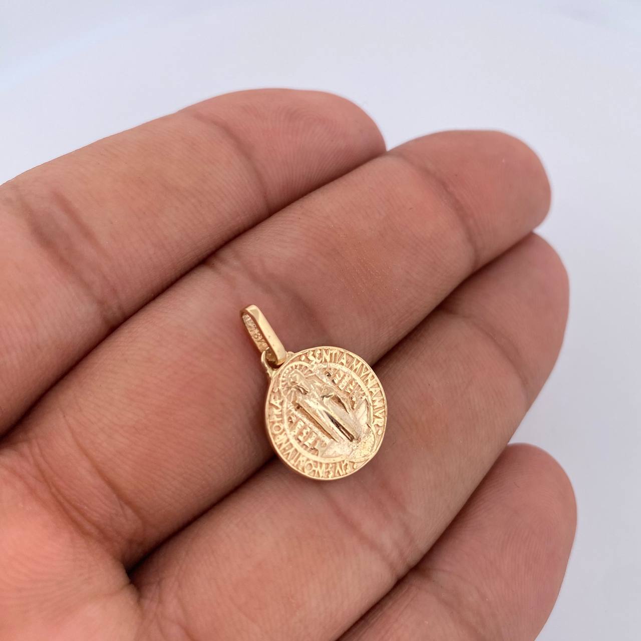 Dije San Benito 2.3gr / 2.1cm / Oro 18K &
