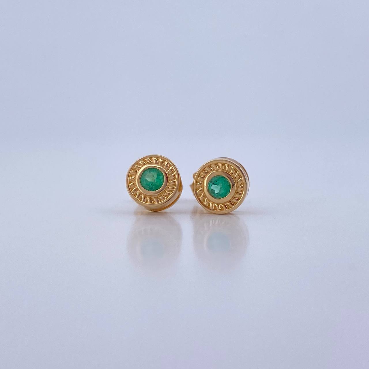 Topos Circulo 2.15gr / Esmeralda 24 Pts Oro Amarillo 18K (Joya) &