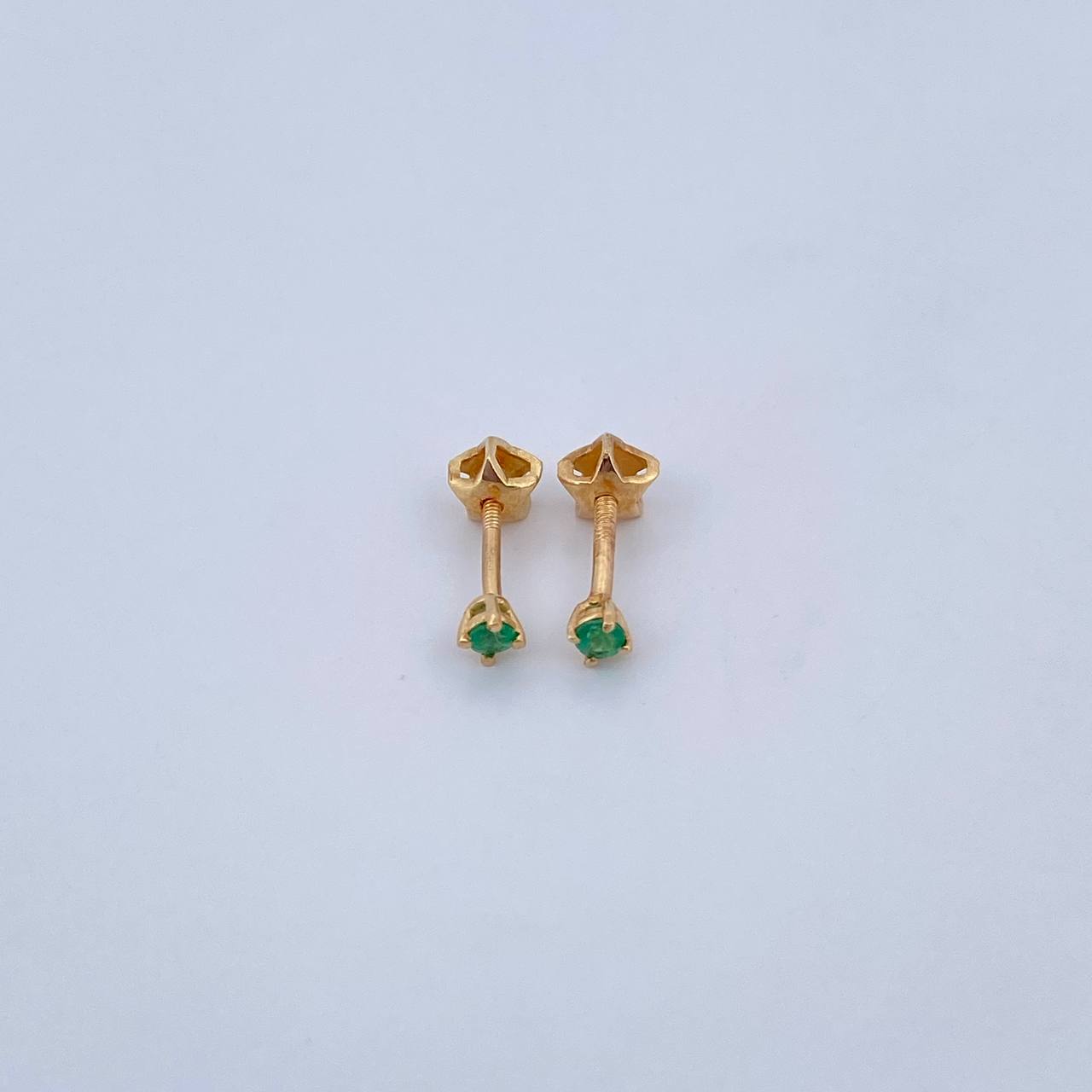 Topos Cuatro Garras 0.7gr / Esmeralda 16 Pts Oro Amarillo 18K (Joya) &
