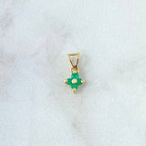 Dije Flor Cuatro Puntas 0.65gr / 1.3cm / Esmeraldas 8pts Oro Amarillo 18K (Joya)