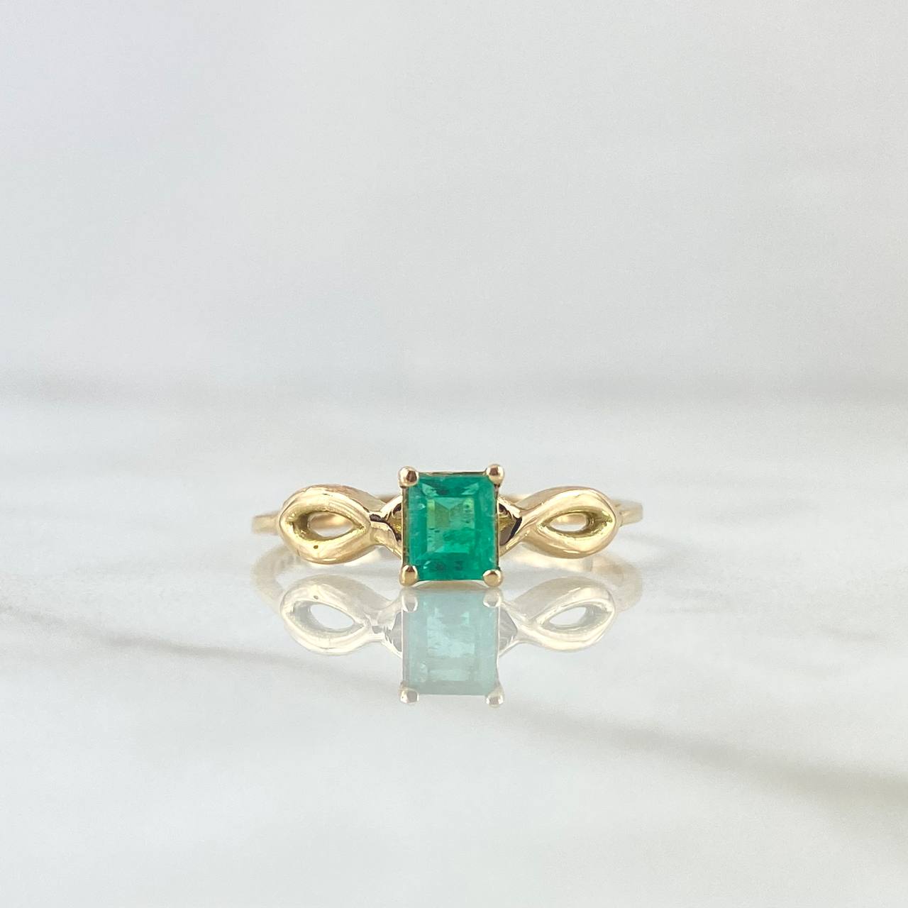 Rectangular Triple Infinity Solitaire Ring 2.35gr / Size 7 1/4 / Emerald 15pts 18K Yellow Gold (Jewelry) ©