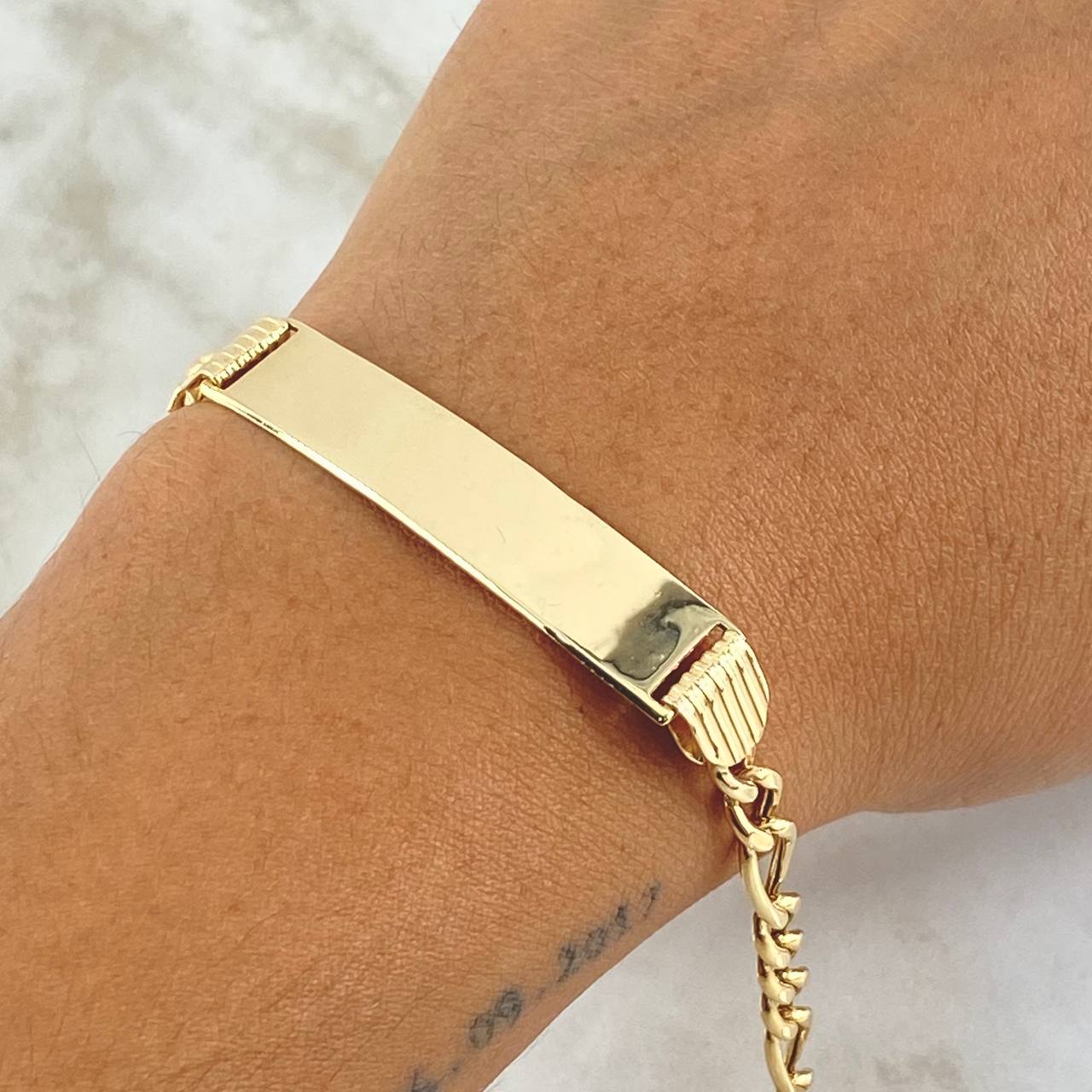Bracelet Figaro Bracelet Octagonal Rectangular Plate 9.6gr / 20.5cm / 5.3mm 18K Yellow Gold