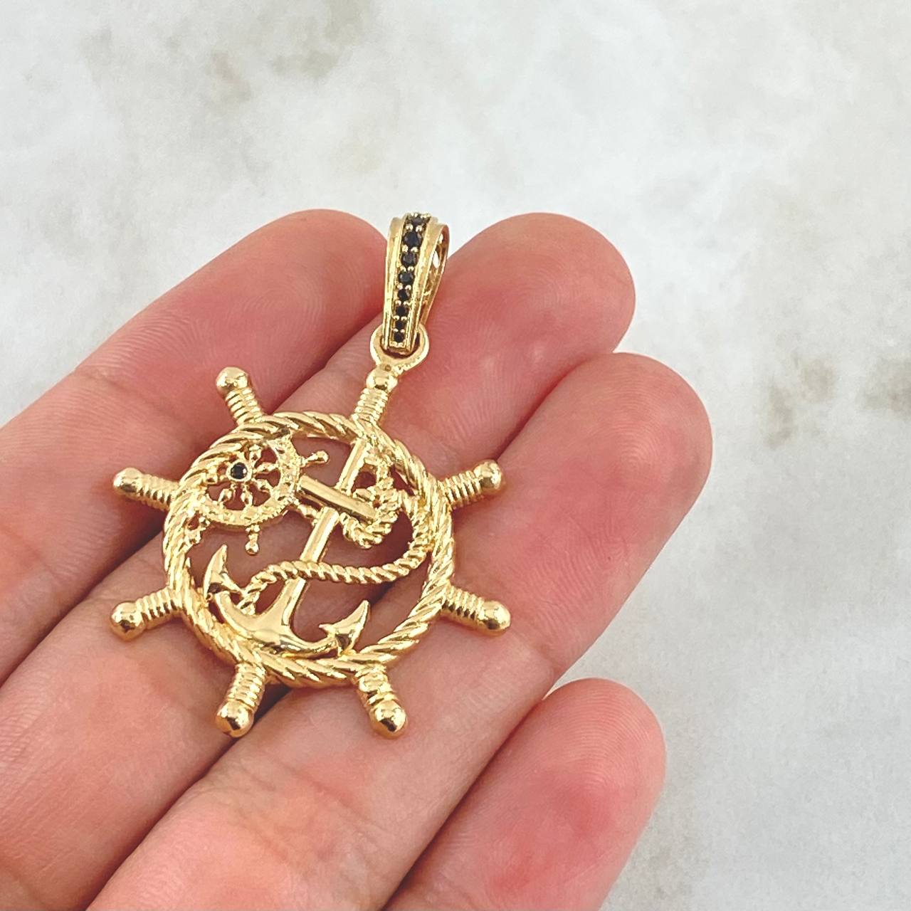Dije Timon Ancla 6.45gr / 5cm / Circones Negros Oro Amarillo 18K
