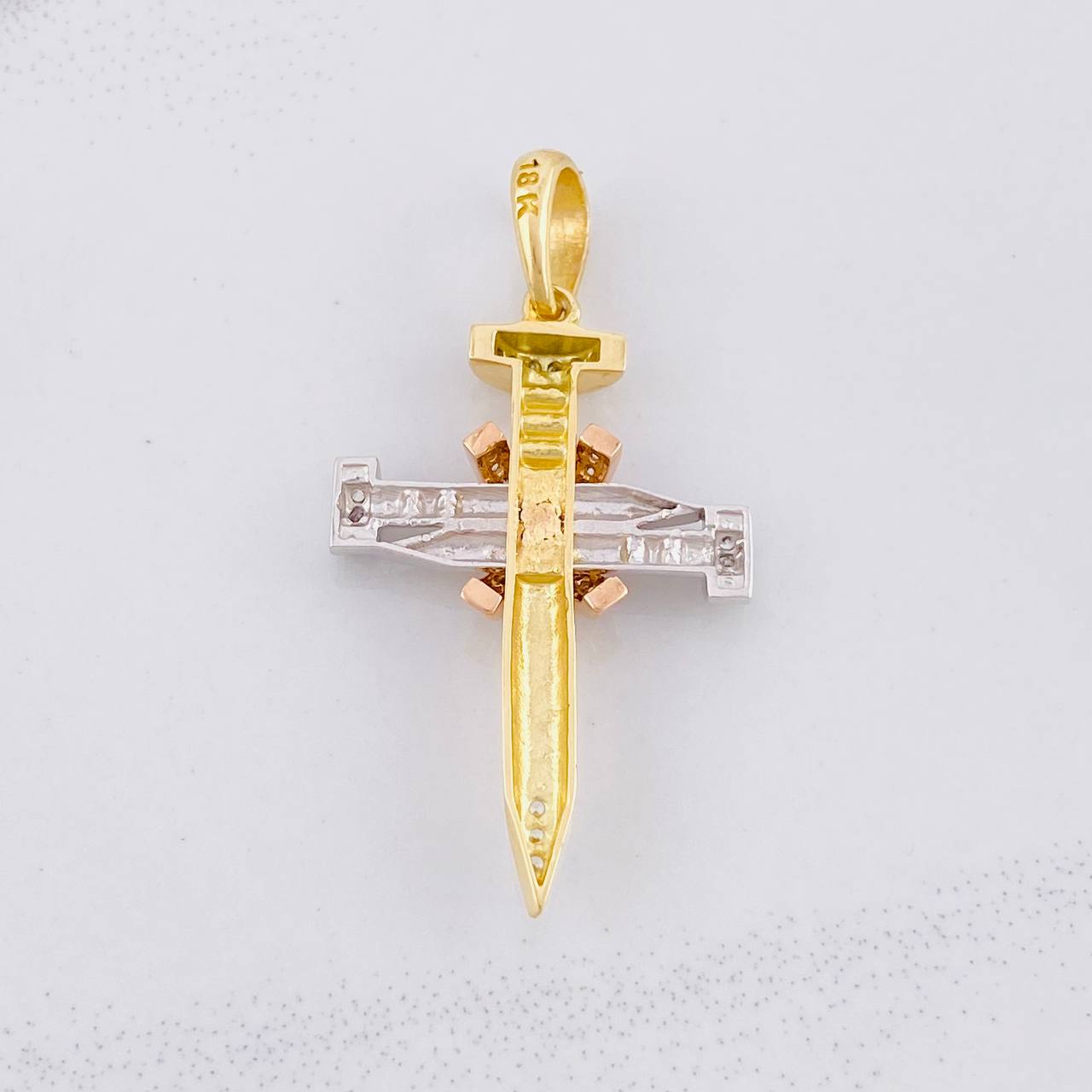 Dije Cruz Clavo 4.65g / 1 1/2 in Tres Oros 18K