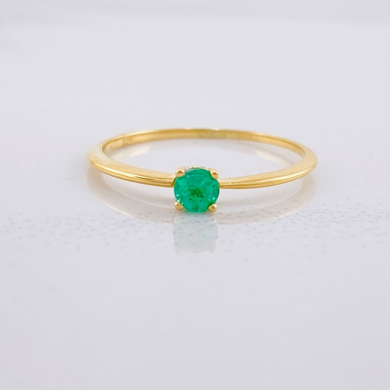 Emerald Solitaire Ring 12pts 0.85g / T5 1/2 Yellow Gold 18K